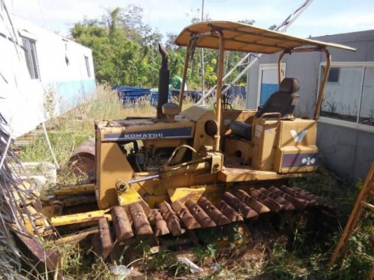 ขายรถแทรคเตอร์ KOMATSU D20P-5 สไลด์ใบมีดได้ 8 ทิศทาง ราคา 120000