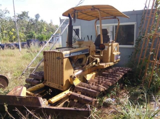 ขายรถแทรคเตอร์ KOMATSU D20P-5 สไลด์ใบมีดได้ 8 ทิศทาง ราคา 120000