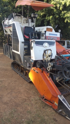 ขายรถเกี่ยวข้าวคูโบต้า dc60plus  แทรคใหม่พร้อมใช้แถมอะไหร่