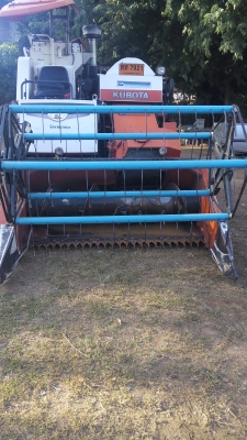 ขายรถเกี่ยวข้าวคูโบต้า dc60plus  แทรคใหม่พร้อมใช้แถมอะไหร่