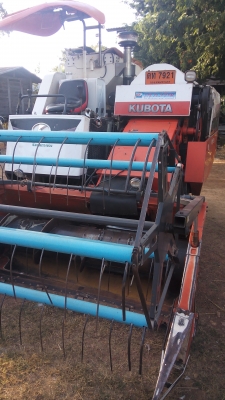 ขายรถเกี่ยวข้าวคูโบต้า dc60plus  แทรคใหม่พร้อมใช้แถมอะไหร่