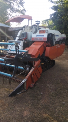ขายรถเกี่ยวข้าวคูโบต้า dc60plus  แทรคใหม่พร้อมใช้แถมอะไหร่