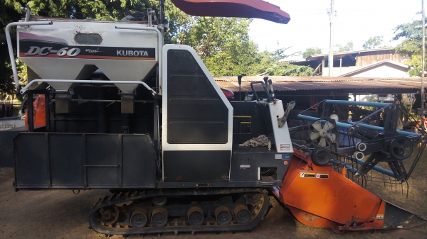 ขายรถเกี่ยวข้าวคูโบต้า dc60plus  แทรคใหม่พร้อมใช้แถมอะไหร่