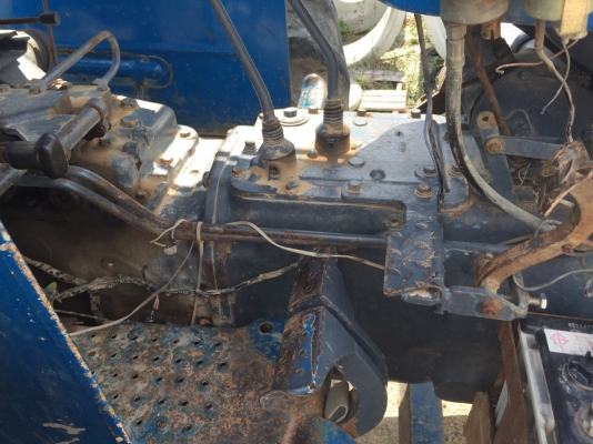 ขายรถไถ FORD 6610 เพลาเดี่ยว ใบมีดดันหน้า 7 จาน 3 จาน เอกสารเล่มทะเบียน เครื่อง T5 ราคา 330000