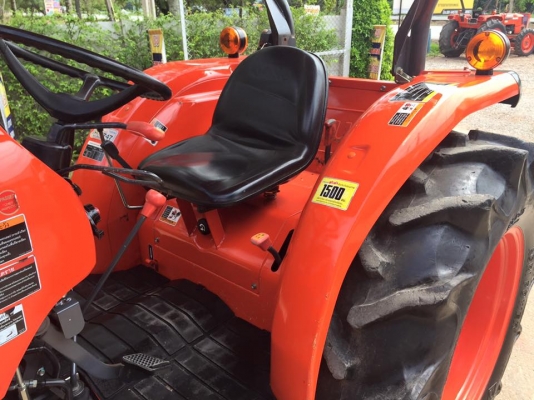 ขายรถไถ Kubota L4708(4WD) พร้อมใบมีดและผานบุกเบิกช้าง 24x4 รถไร่ เดิมๆ พร้อมใช้งาน