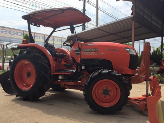 ขายรถไถ Kubota L4708(4WD) พร้อมใบมีดและผานบุกเบิกช้าง 24x4 รถไร่ เดิมๆ พร้อมใช้งาน