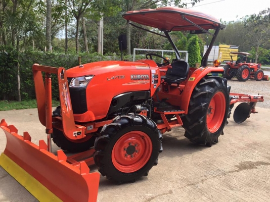 ขายรถไถ Kubota L4708(4WD) พร้อมใบมีดและผานบุกเบิกช้าง 24x4 รถไร่ เดิมๆ พร้อมใช้งาน