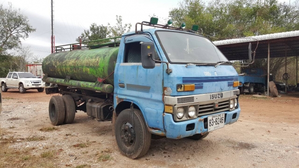 ขาย 6 ล้อ บรรทุกถังน้ำ ISUZU เครื่อง 4BC2 100 แรงม้า คัสซีสวย เกียร์สั้น ทะเบียนครบ