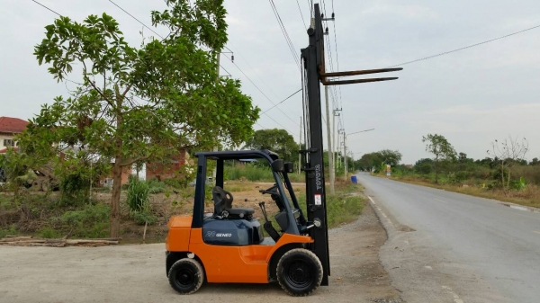 ขายด่วนรถยก TOYOTA 7FGยก2.0ตัน เสาสูง3.เมตรรุ้นใหม่รองท็อบยางตัน4เส้นรถนอกนำเข้ายังไม่เคยใช้งานในเมืองไทยเลย