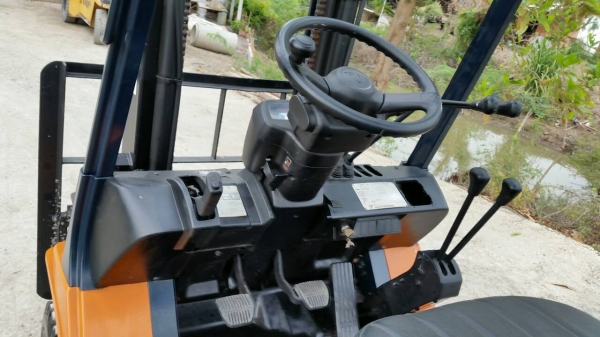 ขายด่วนรถยก TOYOTA 7FGยก2.0ตัน เสาสูง3.เมตรรุ้นใหม่รองท็อบยางตัน4เส้นรถนอกนำเข้ายังไม่เคยใช้งานในเมืองไทยเลย