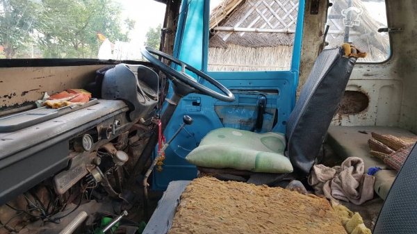 ขาย 6 ล้อ เทนเลอร์ขึ้นแบคโฮ ไม่มีทะเบียน HINO KL หางยาว 5 เมตร เครื่อง EC100 140 แรงม้า คัสซีสวยตลอดเส้น รถใช้งานอยู่เป็นประจำ