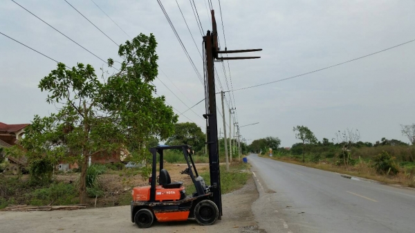 ขายด่วนรถยก TOYOTA 4FDดีเซลยก2.5ตันเสาสูง5เมตรงาสไลย์ได้ยางตัน4เส้นสวยๆรถนอกยังไม่เคยใช้งานในเมืองไทยเลย=รุ่นใหม่ขายถูกๆๆ