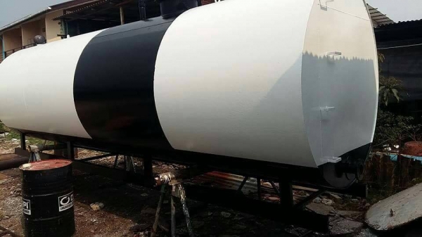 ถังเข้าใหม่มาอีกแล้ว "ถัง ปตท. ขนาด 16,000 ลิตร สภาพดี สวยแจ่ม ทำสีใหม่ไฉไลสุดๆครับ" ติดต่อวินิตร ร้านวินิตรค้าของเก่า ลาดหลุมแก้วครับ