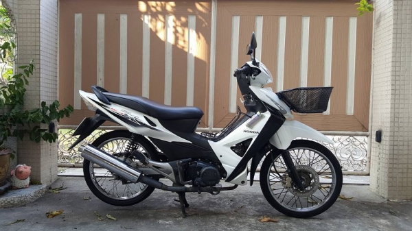 ขออนุญาติขาย HONDA WAVE125X สตาร์ทมือและเท้า สีขาวมุก โอนให้ฟรี ขออนุญาติขาย HONDA WAVE125X สตาร์ทมือและเท้า สีขาวมุก โอนให้ฟรี