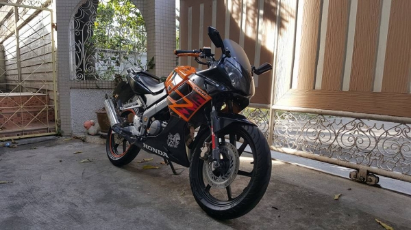 ขออนุญาติขาย HONDA CBR 150R สตาร์ทมือ