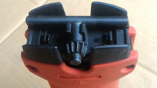 สว่านไร้สาย Maktec รุ่น MT 067 SK2 (7.2V.) ความเร็วรอบขณะเดินเครื่องเปล่า 600 รอบ/นาที ความเร็วรอบขณะเดินเครื่องเปล่า NiCd ความจุแบตเตอรี่ 7.2 โวลท์