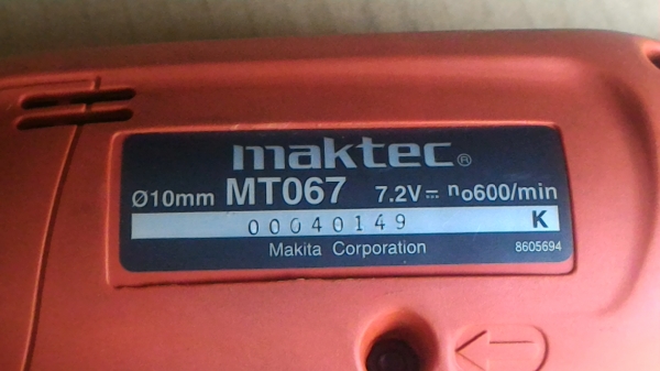 สว่านไร้สาย Maktec รุ่น MT 067 SK2 (7.2V.) ความเร็วรอบขณะเดินเครื่องเปล่า 600 รอบ/นาที ความเร็วรอบขณะเดินเครื่องเปล่า NiCd ความจุแบตเตอรี่ 7.2 โวลท์