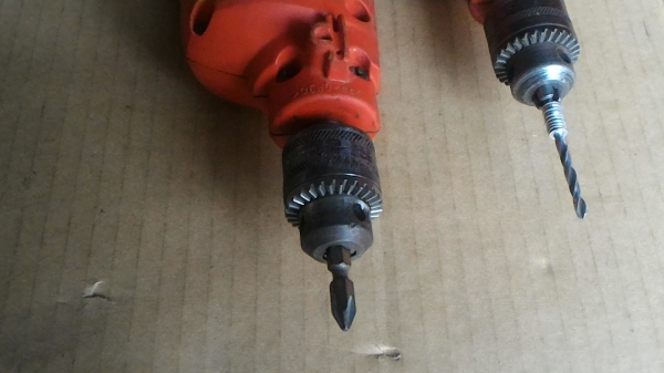 (ยกชุด 2 ตัว) สว่านไฟฟ้า MAKTEC รุ่น MT 650 ปรับหมุน ซ้าย- ขวาได้ พร้อมใช้งาน