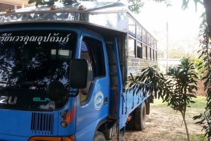 ขายรถรับส่งนักเรียน 6 ล้อ ELF กระจกไฟฟ้า มีเอร์ แคสชีสวยไม่ผุ100เปอร์เซน เครื่องดีแน่น มีเล่มพร้อมโอน(ราคานี้ไม่มีหลังคา)