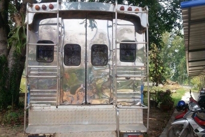 ขายรถรับส่งนักเรียน 6 ล้อ ELF กระจกไฟฟ้า มีเอร์ แคสชีสวยไม่ผุ100เปอร์เซน เครื่องดีแน่น มีเล่มพร้อมโอน(ราคานี้ไม่มีหลังคา)