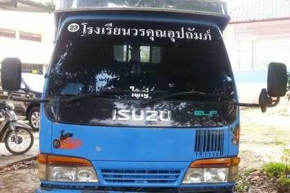 ขายรถรับส่งนักเรียน 6 ล้อ ELF กระจกไฟฟ้า มีเอร์ แคสชีสวยไม่ผุ100เปอร์เซน เครื่องดีแน่น มีเล่มพร้อมโอน(ราคานี้ไม่มีหลังคา)