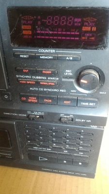 เครื่องเสียง SONY เล่นเทป และ แผ่น CD ขนาด18 BIT ใช่ภ่ายโอนข้อมูลให้แก่กันได้