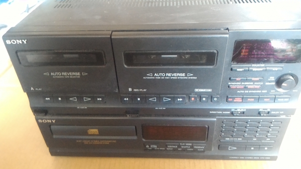 เครื่องเสียง SONY เล่นเทป และ แผ่น CD ขนาด18 BIT ใช่ภ่ายโอนข้อมูลให้แก่กันได้