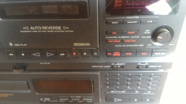 เครื่องเสียง SONY เล่นเทป และ แผ่น CD ขนาด18 BIT ใช่ภ่ายโอนข้อมูลให้แก่กันได้