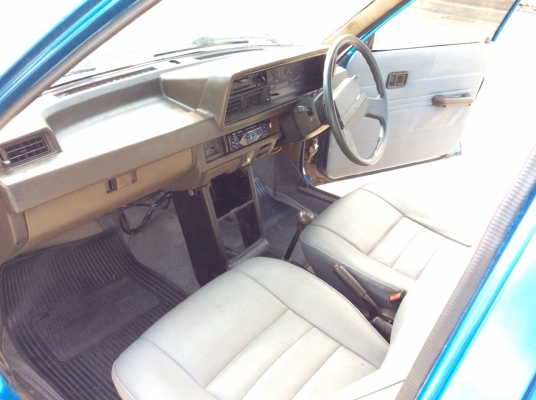 ขายรถมาสด้า 323 เครื่อง 1.5 เกียร์ธรรมดา ภายในทำเบาะใหม่เบาะหนังสวยๆแอร์หนาวๆวิทยุCDพร้อม คอนโซลเดิมๆสวยๆระบบไมล์ใช้ได้หมด ตัวถังเดิมๆไม่ผุสีเต็มเงา แม็ก14&quot;ยางใหม่ รถขับดีครับ ขับกลับได้เลย เล่มพร้อม ภาษีไม่ขาด ขายถูกๆครับ