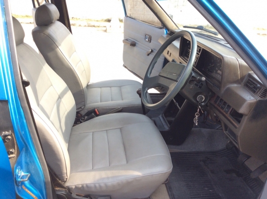 ขายรถมาสด้า 323 เครื่อง 1.5 เกียร์ธรรมดา ภายในทำเบาะใหม่เบาะหนังสวยๆแอร์หนาวๆวิทยุCDพร้อม คอนโซลเดิมๆสวยๆระบบไมล์ใช้ได้หมด ตัวถังเดิมๆไม่ผุสีเต็มเงา แม็ก14&quot;ยางใหม่ รถขับดีครับ ขับกลับได้เลย เล่มพร้อม ภาษีไม่ขาด ขายถูกๆครับ