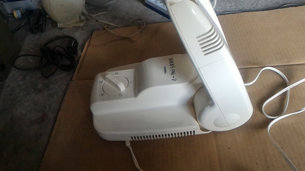 เครื่องเป่ารองเท้าให้แห้งจากการชักและช่วยแก้การอับชื่นต่างที่เกิดขึ้นในรองเท้า