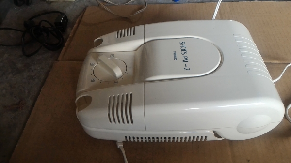 เครื่องเป่ารองเท้าให้แห้งจากการชักและช่วยแก้การอับชื่นต่างที่เกิดขึ้นในรองเท้า