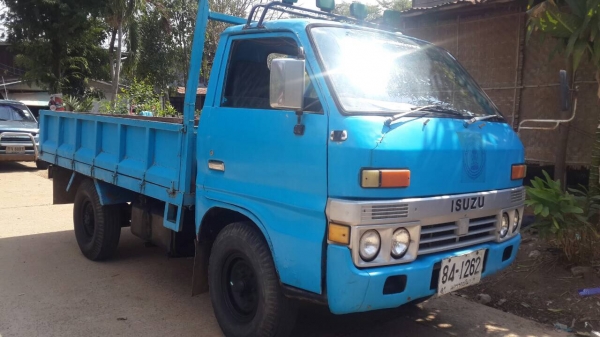 ขายอีซูซุเครื่อง 74 แรงม้าเครื่องแห้ง เกียร์ดีราคาถูก