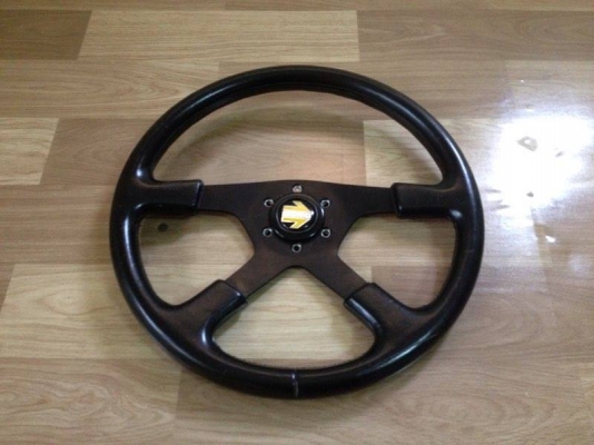 ขายพวงมาลัย4ก้านหนังดำ MOMOแท้made in ltaly ขนาด14นิ้้ว ราคา1900บาท โทร0924462525โส