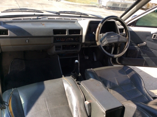 ขายรถ นิสสัน ซันนี่ B11 ปี93 เครื่อง 1.3 เกียร์ธรรมดา ภายในเดิมๆเบาะสวยเดิมสะอาด แอร์เย็นหนาว ตัวถังเดิมๆสีบางเดิมทั้งคันไม่เคยทำสี ยางใหม่ เครื่องแน่นดี ช่วงล่างดีเลยครับ รถขับดี ภาษีไม่ขาด เล่มพร้อม ขับกลับได้เลยครับ ขายถูกครับ