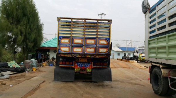 ขายสิบล้อ270 ปี49 ทูเครื่องดำ มีระบบลาก หัวสีเดิมบาง พื้นกะบะเรียบ สภาพสวยน่าใช้