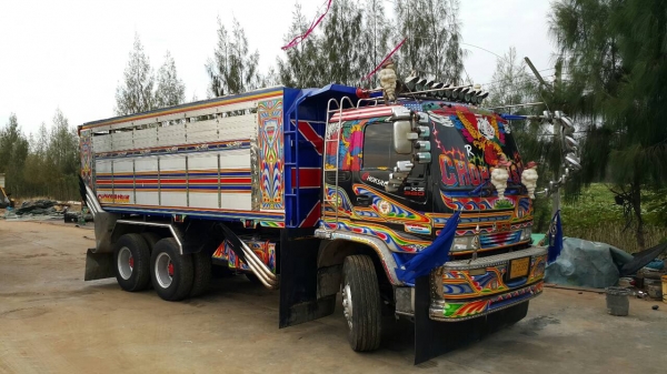 ขายสิบล้อ270 ปี49 ทูเครื่องดำ มีระบบลาก หัวสีเดิมบาง พื้นกะบะเรียบ สภาพสวยน่าใช้