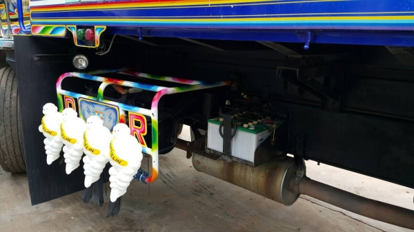 ขายสิบล้อ270 ปี49 ทูเครื่องดำ มีระบบลาก หัวสีเดิมบาง พื้นกะบะเรียบ สภาพสวยน่าใช้