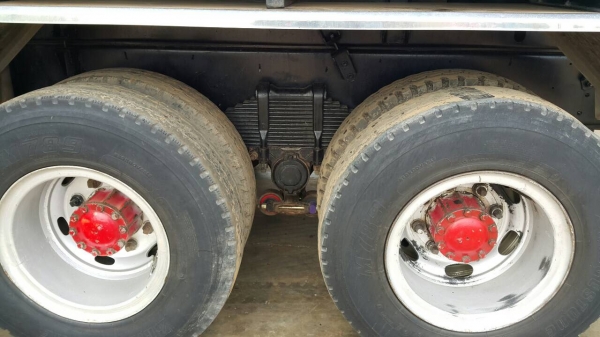 ขายสิบล้อ270 ปี49 ทูเครื่องดำ มีระบบลาก หัวสีเดิมบาง พื้นกะบะเรียบ สภาพสวยน่าใช้