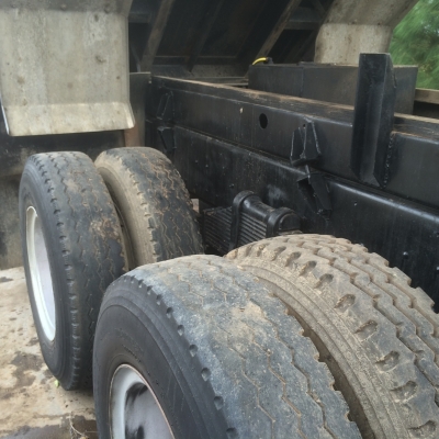 ขายสิบล้อ270 ปี49 ทูเครื่องดำ มีระบบลาก หัวสีเดิมบาง พื้นกะบะเรียบ สภาพสวยน่าใช้