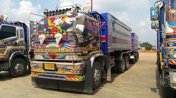 ขายสิบล้อ270 ปี49 ทูเครื่องดำ มีระบบลาก หัวสีเดิมบาง พื้นกะบะเรียบ สภาพสวยน่าใช้