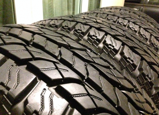 ยาง All Yokohama 265 75 16 กลางปี15 ใช้มาอาทิตย์เดียว เนื้อนิ่มดอกป้ายแดง ไม่มีปะ ใช้กันลืม ประหยัดไป5-6พัน