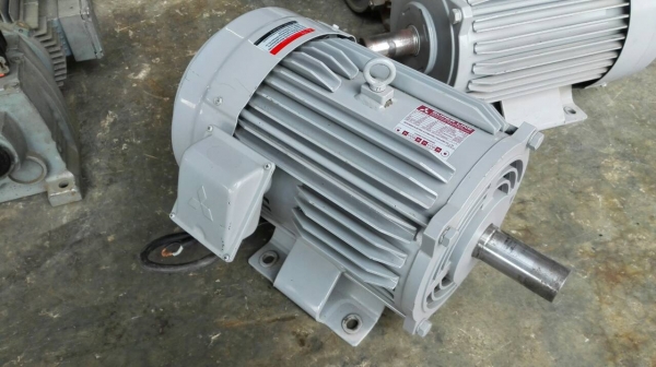 ==== SOLD ==== มอเตอร์ Mitsubishi 5 HP. 220V. Type SCL- KR 2 สายไฟบ้าน สภาพป้ายแดงขึ้นงานเดือนเดียว!!