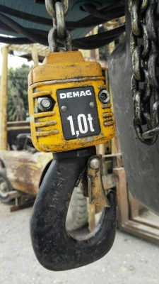 ==== SOLD ==== รอกโซ่ไฟฟ้า DEMAG Made in Germany 1 ตัน ไฟ 380V. ปรับความเร็วได้ 2 สปีด สภาพใหม่ไม่มีช้ำมาเทสได้ครับ!!