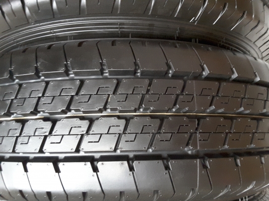 ยาง dunlop 215 70 15 ปี 15 ชุดล่ะ 7500