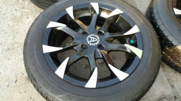 ล้อขอบ 15 4รู 100 พร้อมยาง