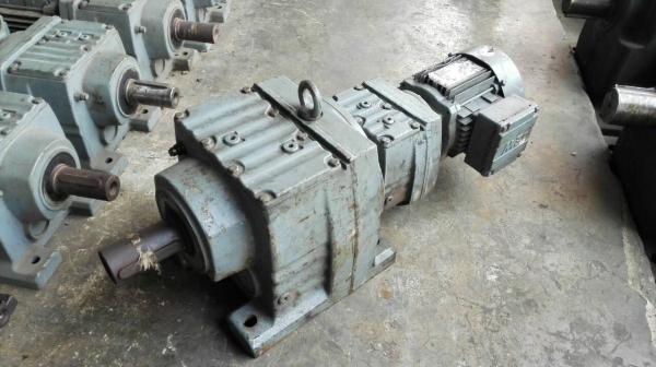 ==== SOLD ==== มอเตอร์เกียร์ SEW-Eurodrive 1/3 HP. 380V. ทด 1:260 ความเร็วรอบ 5.3 RPM. ทดหนักวิ่งเงียบพร้อมใช้!!