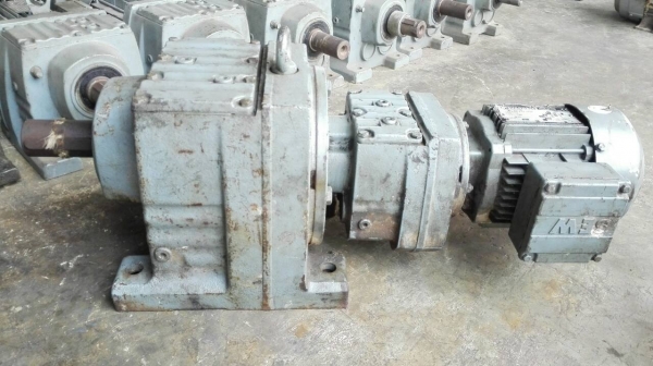 ==== SOLD ==== มอเตอร์เกียร์ SEW-Eurodrive 1/3 HP. 380V. ทด 1:260 ความเร็วรอบ 5.3 RPM. ทดหนักวิ่งเงียบพร้อมใช้!!