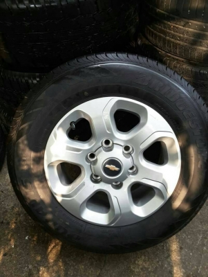 ล้อ chave ขอบ 16 พร้อมยาง 215 70 16 ปี 15 ชุดล่ะ 13500