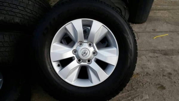 ล้อ toyota revo ขอบ 17 พร้อมยางป้ายแดงชุดล่ะ 24500